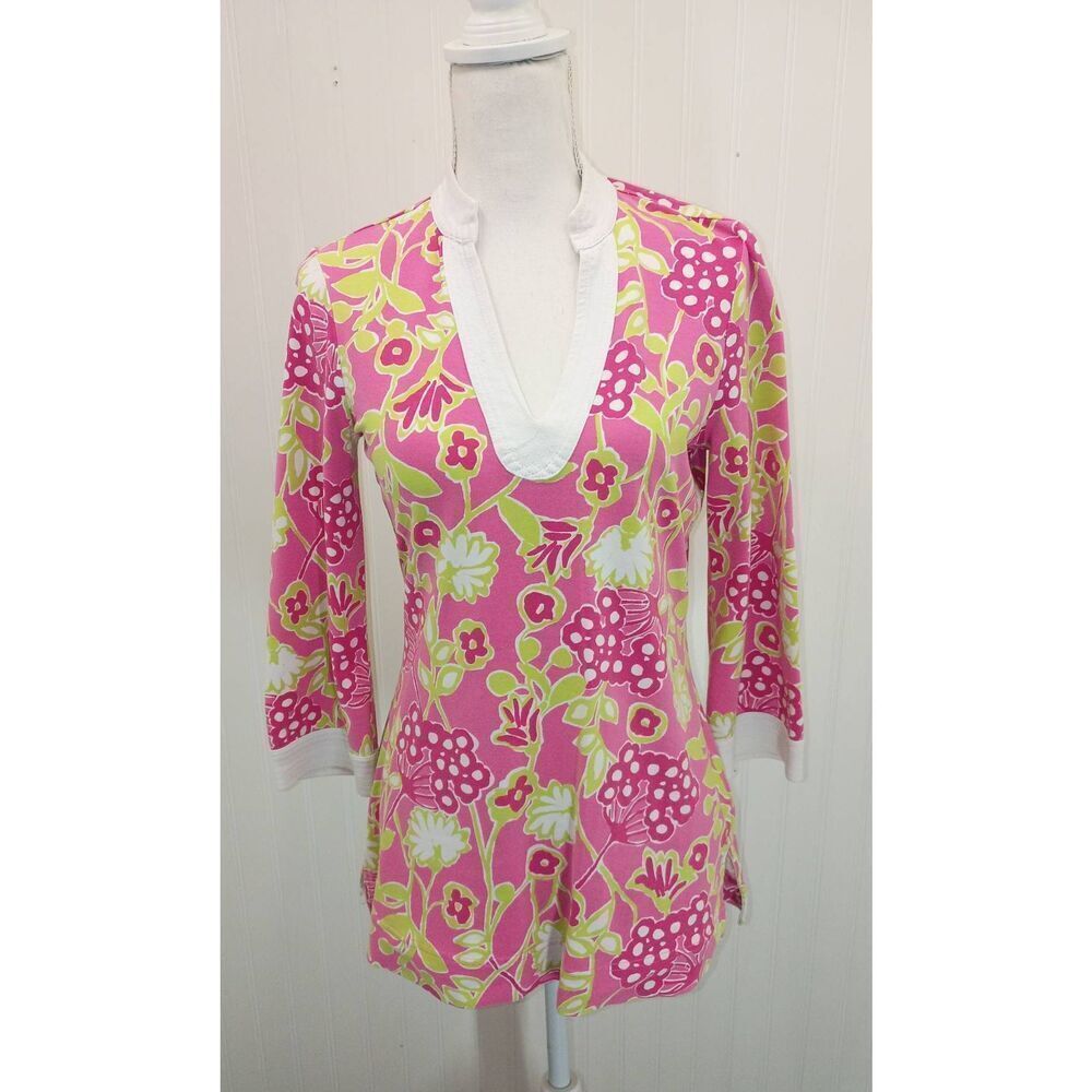 Lilly Pulitzer pink white v-neck shirt size extra small